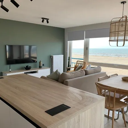 Les Pieds Dans Le Sable *